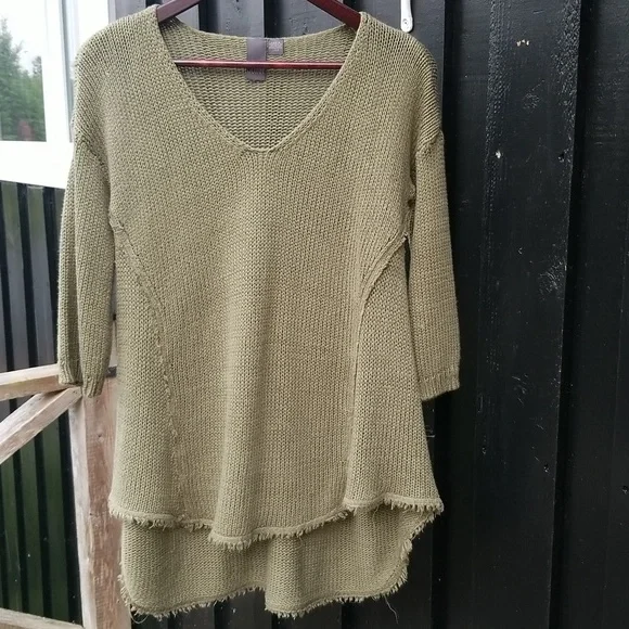 Pullover V-Neck Sweater - Picture 11 of 11